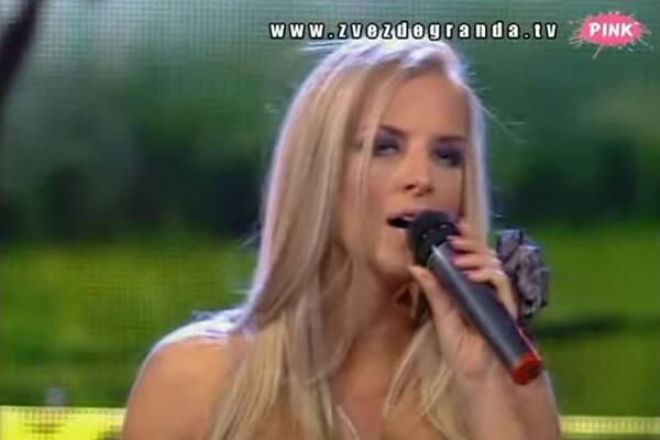 Nakon 15 godina osvanula slika najlepše pevačice iz Granda! Ne liči na sebe, niko je ne prepoznaje