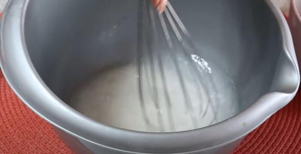 Voda i šećer u činiji