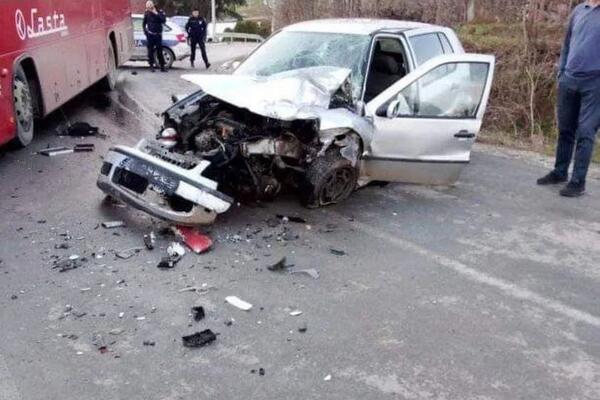 PRVA FOTOGRAFIJA SA MESTA STRAVIČNE NESREĆE U GROCKOJ: Polo potpuno UNIŠTEN, poginula jedna osoba! (FOTO)