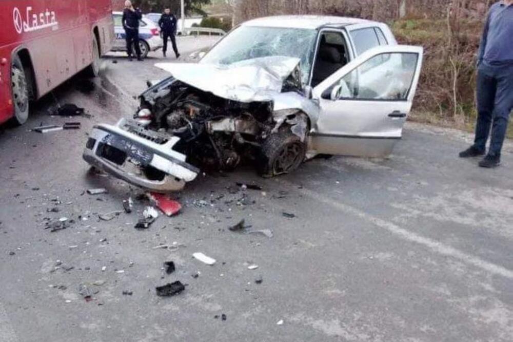 PRVA FOTOGRAFIJA SA MESTA STRAVIČNE NESREĆE U GROCKOJ: Polo potpuno UNIŠTEN, poginula jedna osoba! (FOTO)