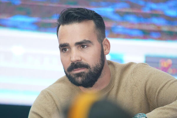 MIODRAG RADONJIĆ SA MODRICAMA I KRAGNOM OKO VRATA MNOGE JE ZABRINUO: Odmah OTKRIO o čemu se zapravo radi