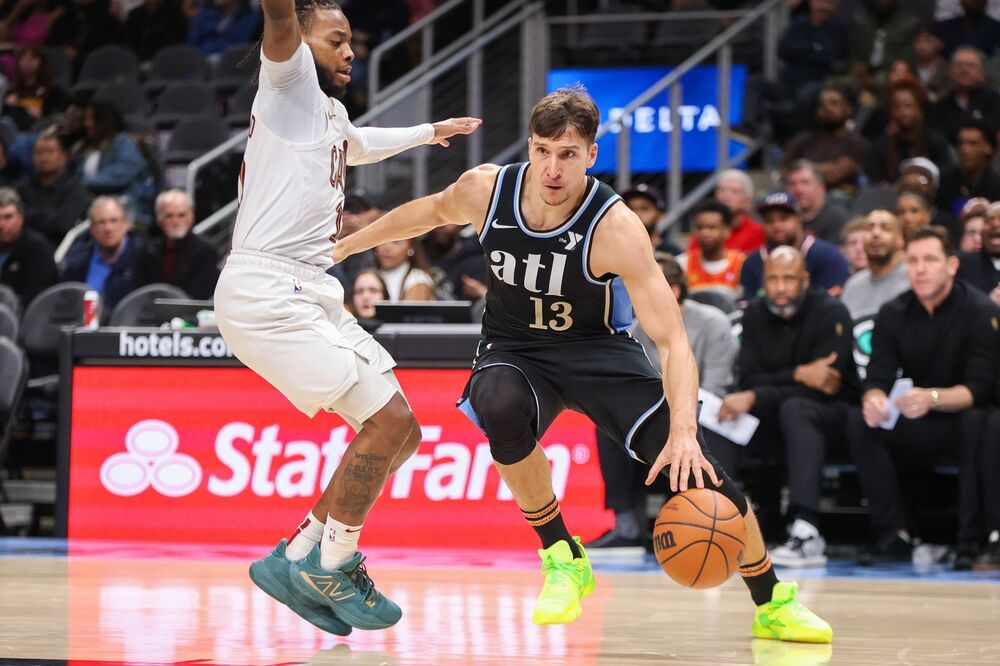 Bogdan Bogdanović (desno) na utakmici Atlante i Klivlenda