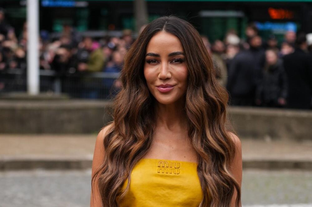 ŠTA JOJ JE OVO? Svi pogledi spušteni ka STOPALIMA, Tamara Kalinić ostavila ljude u NEVERICI kada se POJAVILA