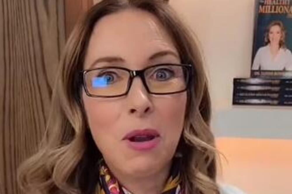 DOKTORKA OTKRILA 3 ZNAKA NA RUKAMA KOJA UKAZUJU NA BOLEST: Ako vam je OVA STVAR u OBLIKU KAŠIKE, OBOLELI ste