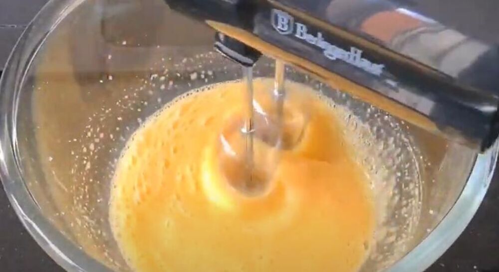 Mućenje jaja i šećera