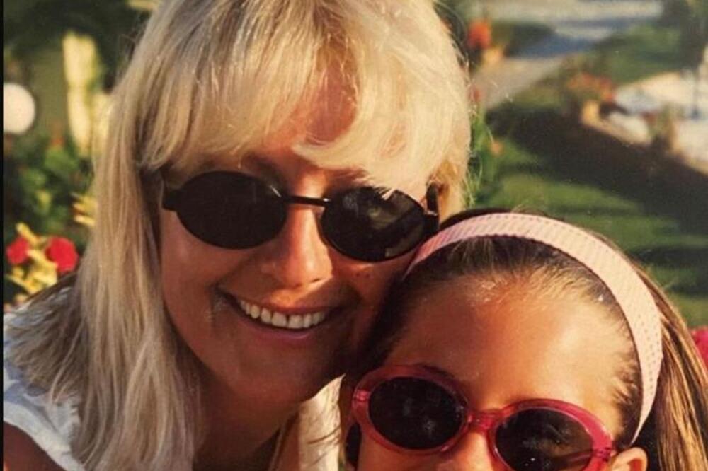 BOLNA ISPOVEST POZNATE SRPKINJE KOJA JE RANO OSTALA BEZ OBA RODITELJA: Njene reči će vas SIGURNO RASPLAKATI