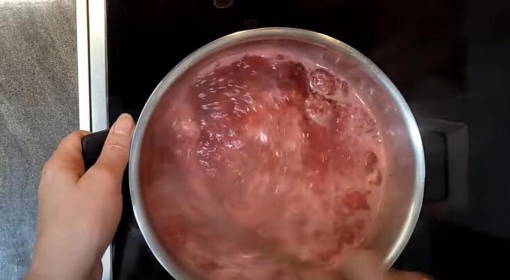 Kuvanje pudinga za posnu 'Baron' tortu