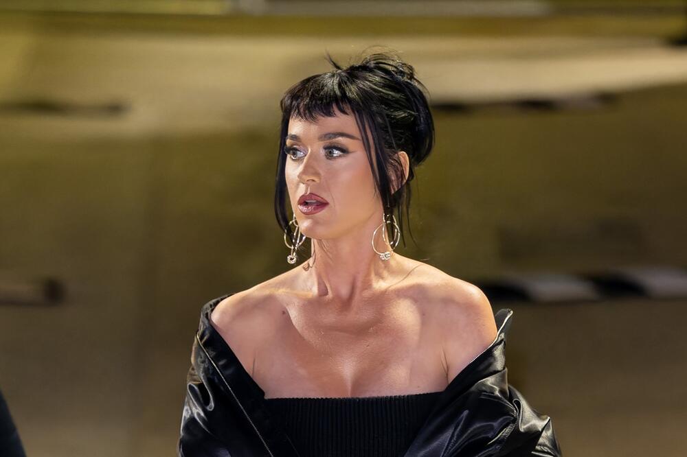 SEVNULA CRNA TANGA, A ONDA SU VIDELI I OVO: Ljudi se ZGROZILI, trljaju OČI dok ramišljaju ŠTA JOJ JE OVO NA KOŽI