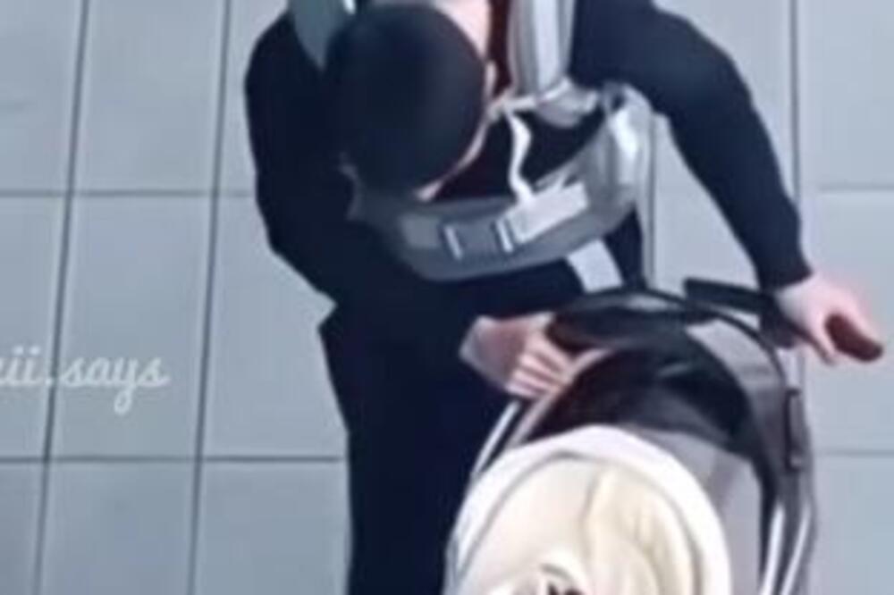 OTAC ŠETAO DETE I GURAO KOLICA, A ONDA MU SE OBISTINIO NAJVEĆI STRAH: Panično je SVE PRETURAO i tražip ga (VIDEO)