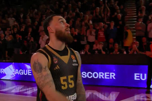 ZA VJEK I VJEKOVA! Pogledajte trenutak kada je Majk Džejms ušao u istoriju Evrolige! (VIDEO)