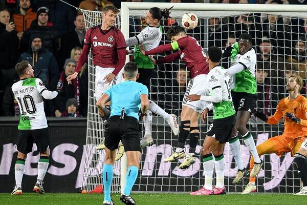 LIVERPULOVA KAZNENA EKSPEDICIJA U PRAGU! Roma ZGROMILA Brajton