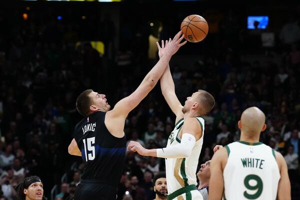 NEZAUSTAVLJIVI JOKIĆ SRUŠIO NAJBOLJI TIM LIGE! Nikolin istorijski tripl-dabl u pobedi kroz dramu (VIDEO/FOTO)