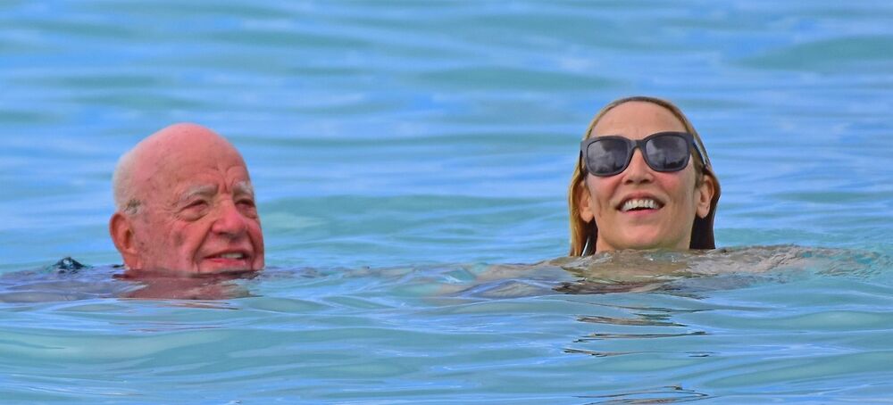 Gospođa Hol i gospodin Mardok sklopili nagodbu i „ostali su dobri prijatelji“.