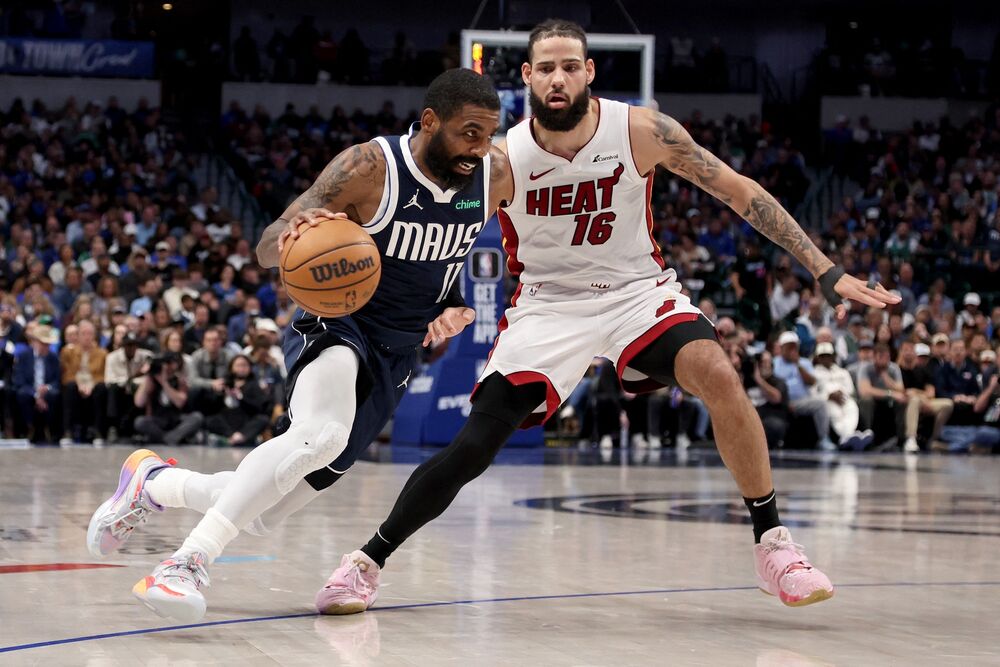 Duel Kajrija Irvinga i Kejleba Martina na utakmici Dalasa i Majamija