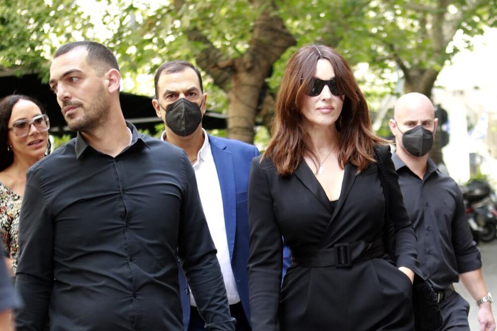 ČOVEČE, DA LI JE REALNO OVO? Čuveni ČUDAK smuvao NAJJAČU LEPOTICU, a od DŽENTLMENA nije ni "DŽ": ŠTA MU BI?