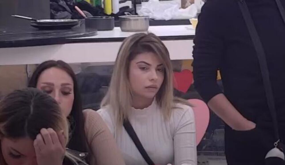 Anđela sluša Bojanino izlaganje