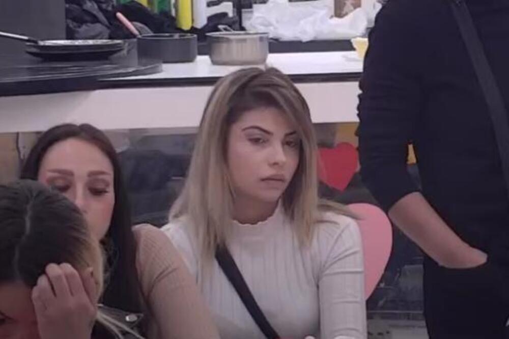 ĆERKA JOJ U VEZI SA ŽENOM, ODREKLI SU SE JAVNO NJE: Evo pod kojim USLOVOM bi vratili u ŽIVOT Anđelu, ŠOK ISPOVEST