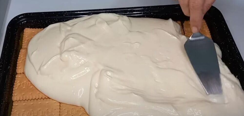 Drugi fil za turski kolač 'lambada' preko keksa