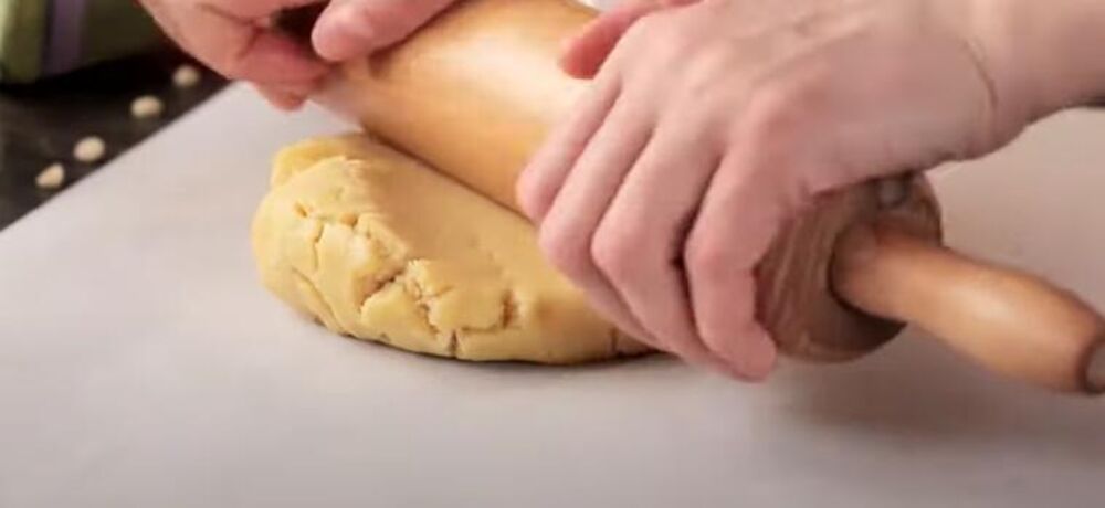 Razvlačenje kore za mađarski kolač 'Kati'