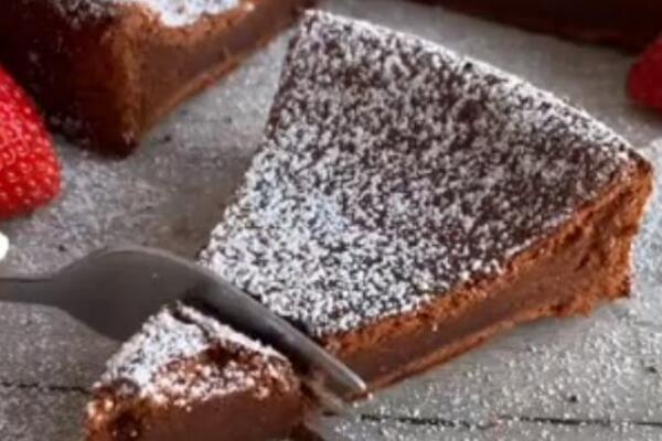 MAGIČNA TORTA OD SAMO 2 SASTOJKA, NAJKREMASTIJA POSLASTICA: Ne može biti jeftinije, brže i ukusnije (RECEPT)