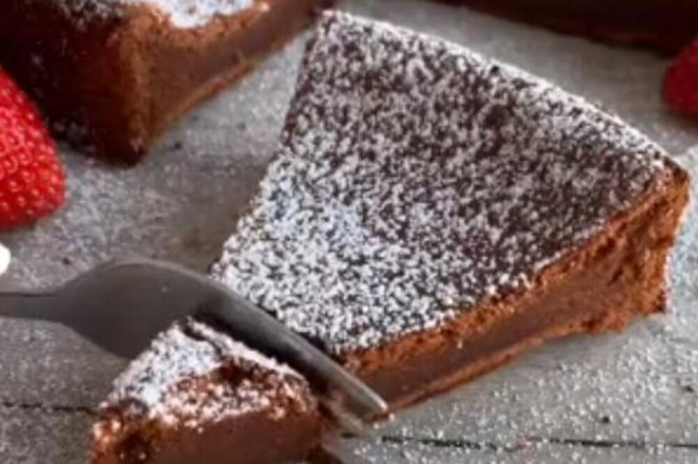 POSNA TORTA SA DŽEMOM, SPREMNA ZA MANJE OD SAT VREMENA: Niko neće moći da joj odoli, odmah će nestati sa trpeze
