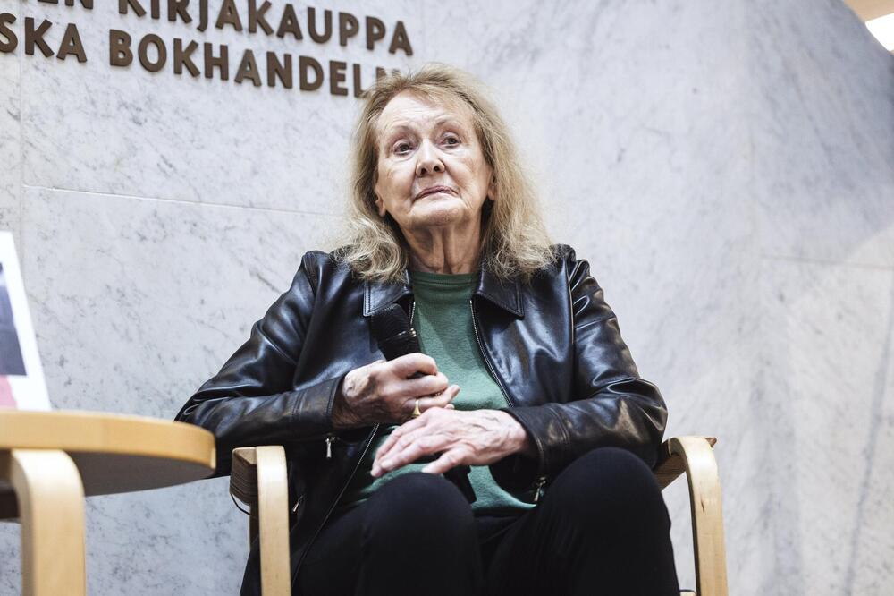 ČUVENA KNJIŽEVNICA ŠOKIRALA JAVNOST AFEROM SA 30 GODINA MLAĐIM STUDENTOM: Nisu izlazili iz kreveta, a on je...