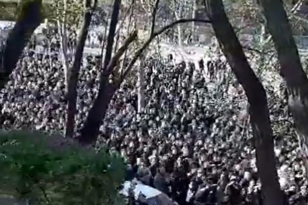 INVAZIJA GROBARA NA MARAKANU! Crno-bela reka se sliva ka stadionu Crvene zvezde! (VIDEO)