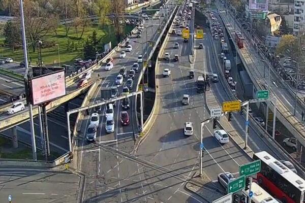 EVO GDE JE NAJVEĆA GUŽVA U BEOGRADU: Autokomanda blokirana uoči večitog derbija, ovduda nikako nemojte ići (FOTO)