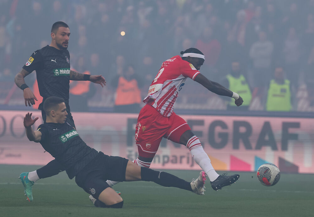 Šerif Endiaje (desno) na 172. večitom derbiju