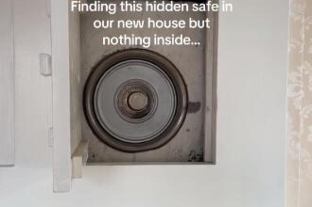 RENOVIRALA KUĆU STARU 100 GODINA, PA ZANEMELA OD ŠOKA KAD JE PRONAŠLA TAJNI SEF: Otvorila ga, a u njemu... (VIDEO)