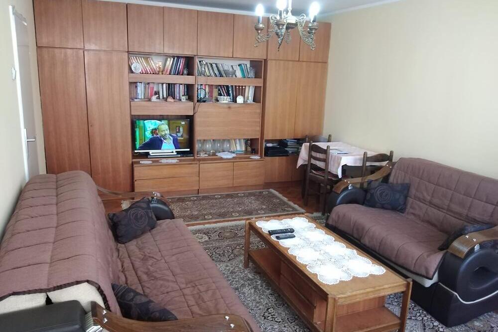 "KREVET IZ TITOVOG DOBA": Oglas za stan na Novom Beogradu razbesneo Srbe, tek da vidite koliku je cenu "udario"!