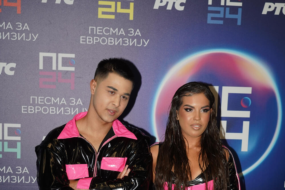 ESPRESO PAPARACO: Uhvatili smo našeg mladog pevača, evo ŠTA RADI PO KIŠOVITOM DANU kad su svi u KUĆAMA (VIDEO)