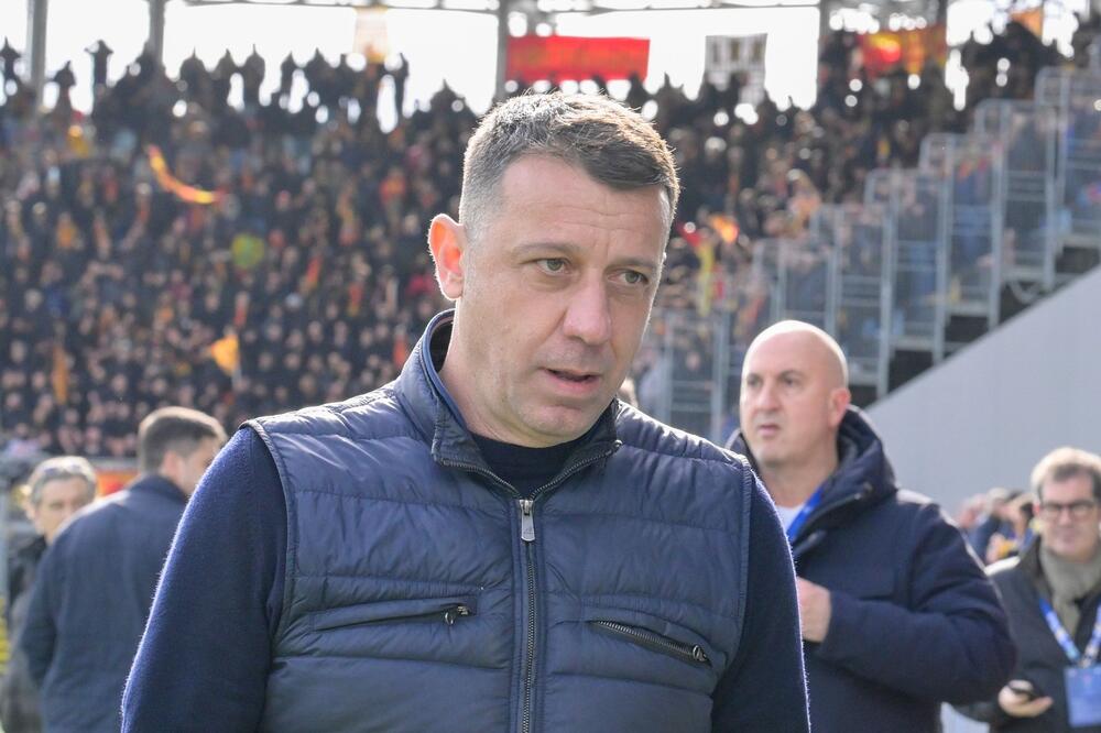 PAO MU MRAK NA OČI: Skandal u Seriji A, trener Lećea GLAVOM udario igrača protivničkog kluba! (VIDEO)