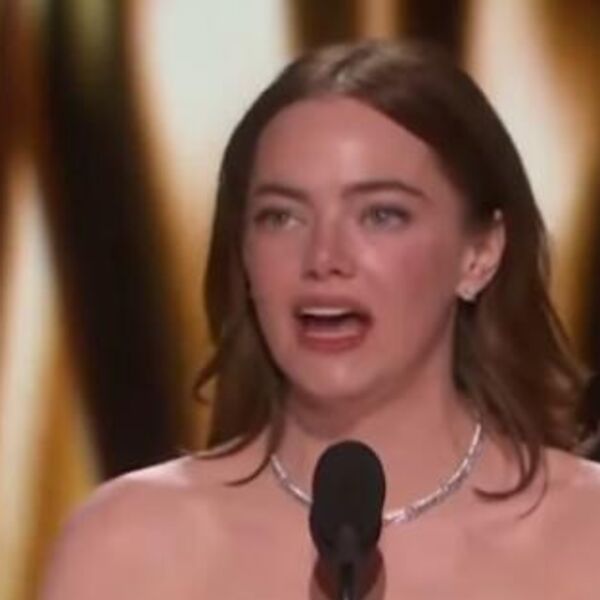 GLUMICI PUKLA HALJINA DOK JE DRŽALA GOVOR, A DALA TOLIKE PARE ZA NJU: Ovaj BLAM će je uvek pratiti (VIDEO)