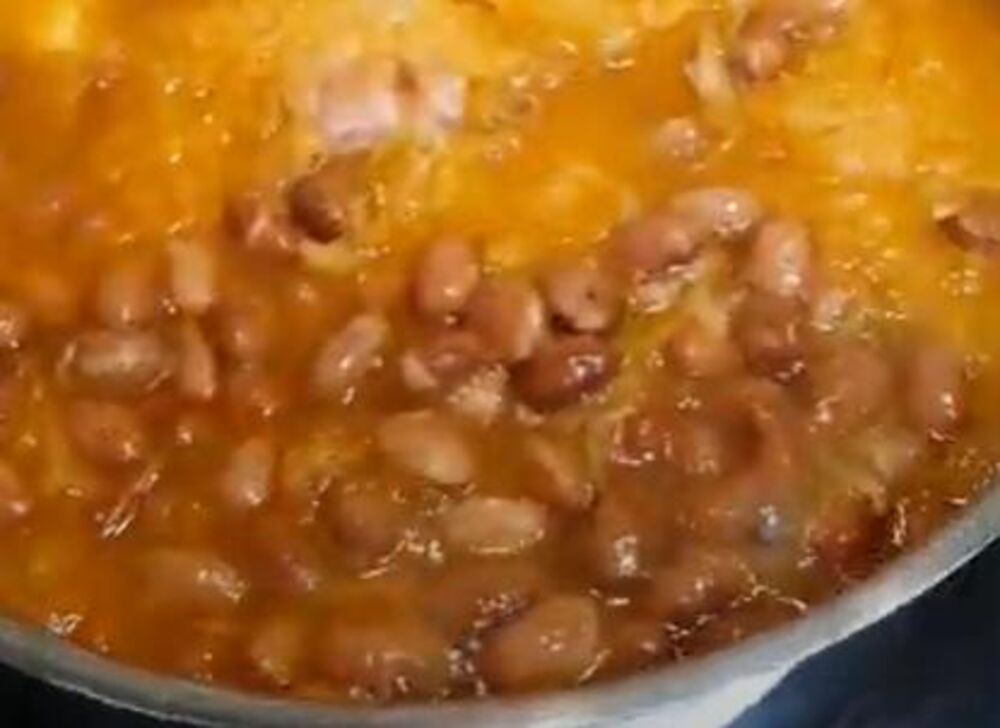 Kuvanje pasulja, kiselog kupusa i krompira za 'jotu'