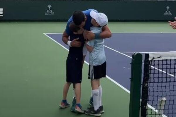 "IMAJU OČEVE GENE!" Novak igrao tenis sa decom legende (VIDEO)