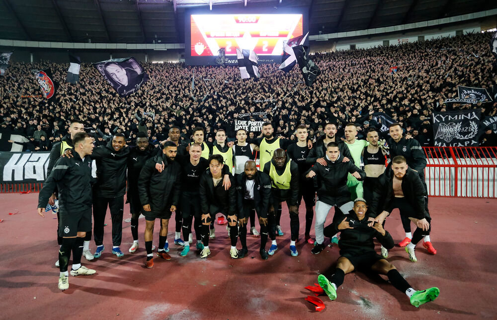 Fudbaleri i navijači Partizana posle 172. večitog derbija