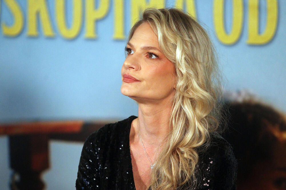 EMOTIVNA OBJAVA SRPSKE GLUMICE KIDA DUŠU! IZGUBILA JE OBA RODITELJA U 3 GODINE: Plakaćete kao KIŠA posle ovih reči