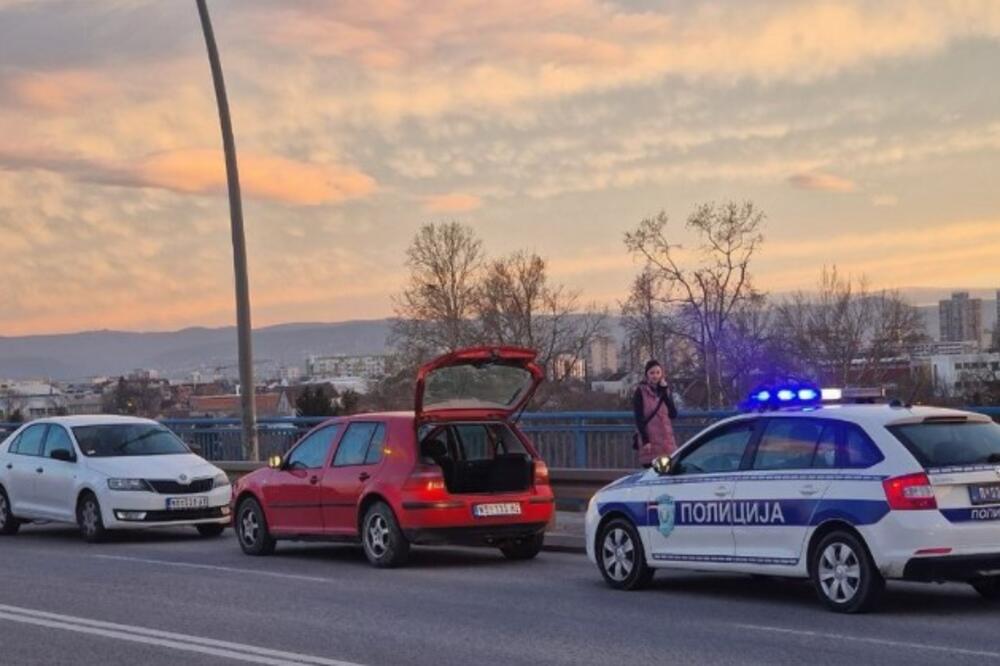 PRVE FOTOGRAFIJE SA TEMERINSKOG MOSTA: Čovek preskočio ogradu i skočio u kanal (FOTO)