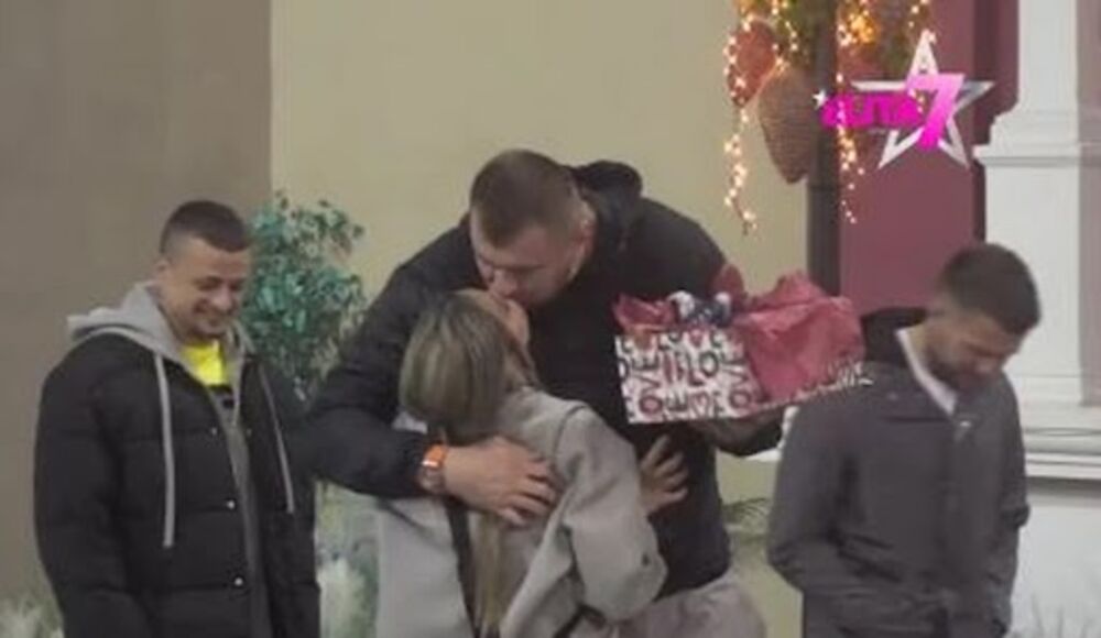 Janjuš danas slavi rođendan, a Aneli mu je priredila iznenađenje.