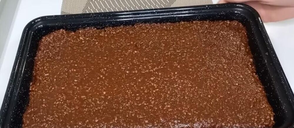 Bugarski kolač 'čokoladne ruševine' u plehu