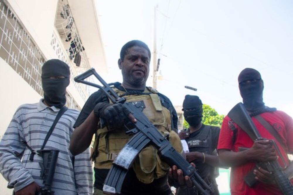OGLASIO SE ČOVEK ZBOG KOG JE CELA ZEMLJA NA IVICI AMBISA: Šef najmoćnije bande na Haitiju izneo STRAVIČNE PRETNJE