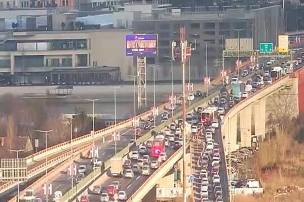 KOLAPS NA MOSTOVIMA U BEOGRADU: Popodnevni špic uzeo maha, ne može proći ni "IGLA" kroz gužvu (FOTO)