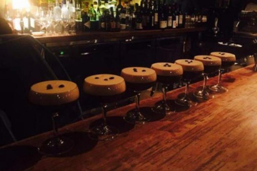 SVI MISLE DA SU OVO BARSKE STOLICE, ALI SAMO NAJINTELIGENTNIJI VIDE ŠTA JE STVARNO NA SLICI: Iznenadićete se dobro