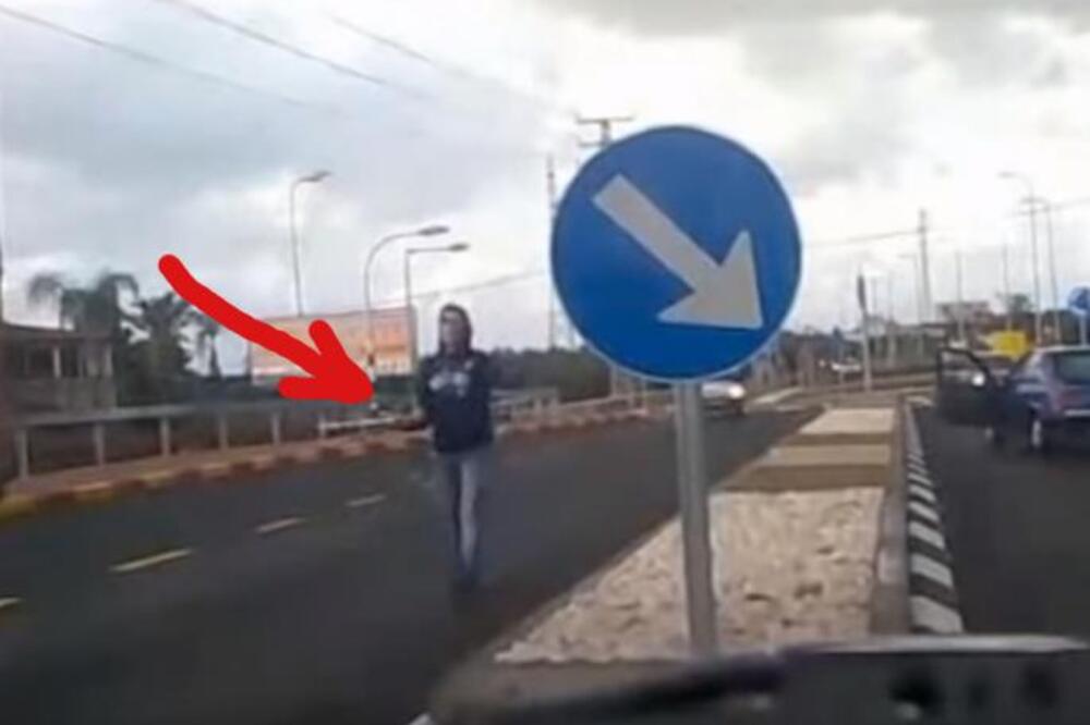 ZAUSTAVIO JE KOLA I UZEO METALNU ŠIPKU: Hteo da se obračuna sa drugim vozačem, a ONDA MU JE SRCE SIŠLO U PETE