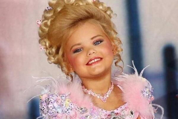 BILA JE NAJLEPŠA DEVOJČICA AMERIKE, MAMA JE MALTRETIRALA NA SVE NAČINE: Sad je porasla i evo kako trenutno izgleda