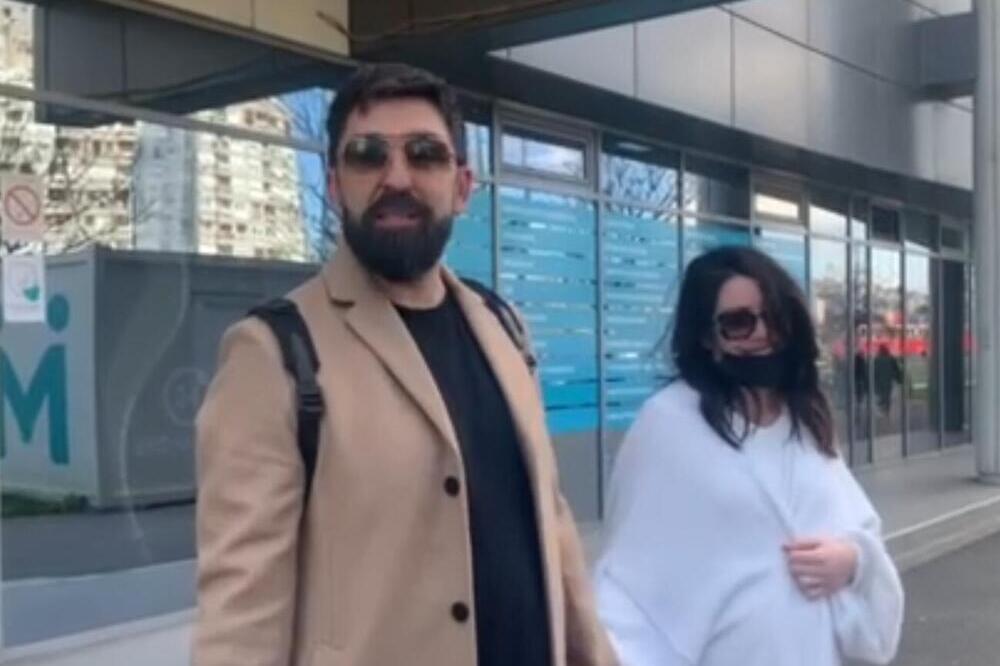 BEBINA KOSA KAO DA JE KRENUO U PRVI RAZRED! AMIDŽIĆEVA ŽENA POKAZALA BEBICU: Prva fotka malog Peruna je TU