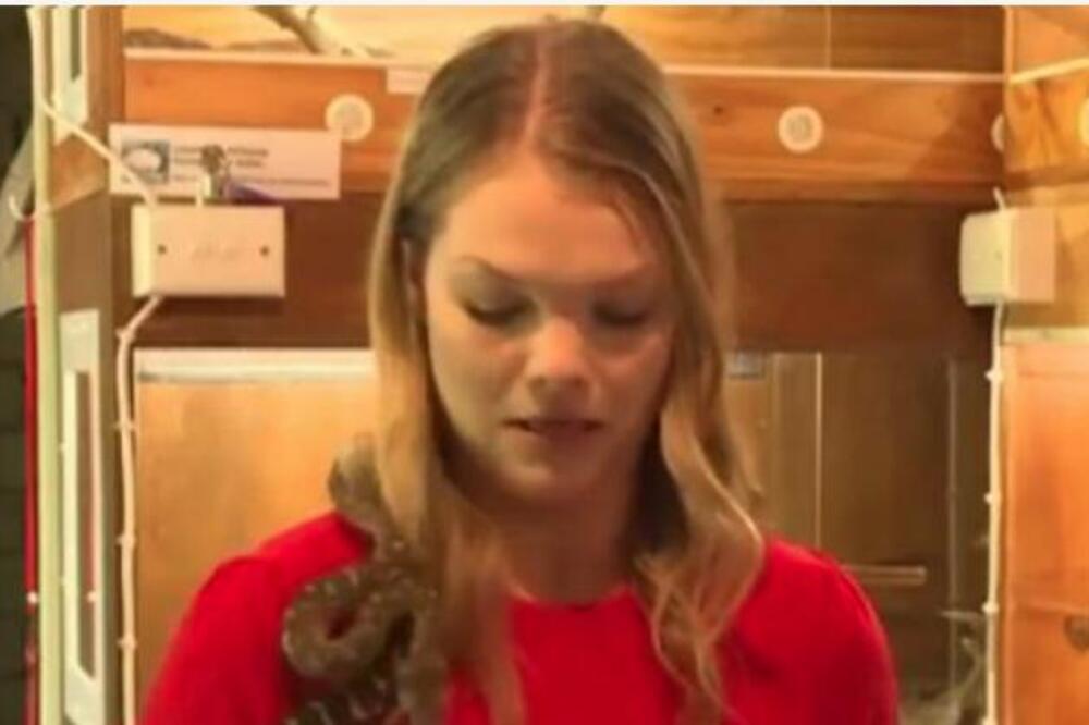 NASKOČIO NA VODITELJKU USRED ŽIVOG PROGRAMA, ONA POČELA DA SKIČI I VRIŠTI: GRIMASE sve govore, evo kako joj je BILO