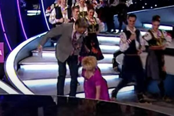 NOGICE POLETELE, PA SE RAZBILA O POD KO ZVEČKA: Pad voditeljke Suzane UŠAO U ANALE, posle toga završila u URGENTNOM