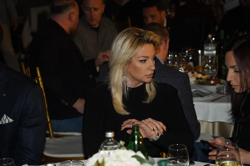 ŽENO BOŽIJA, SVAKA TI ČAST: Da li znate KOLIKO GODINA JE NAPUNILA Ana Kokić? Podatak će vas BACITI U TRANS